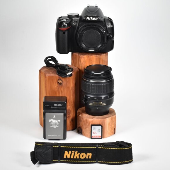 Nikon D3000 SLR Digital Camera 18-55mm Lens 10.2MP 16685 Clicks 32GB SD Card - Picture 1 of 16